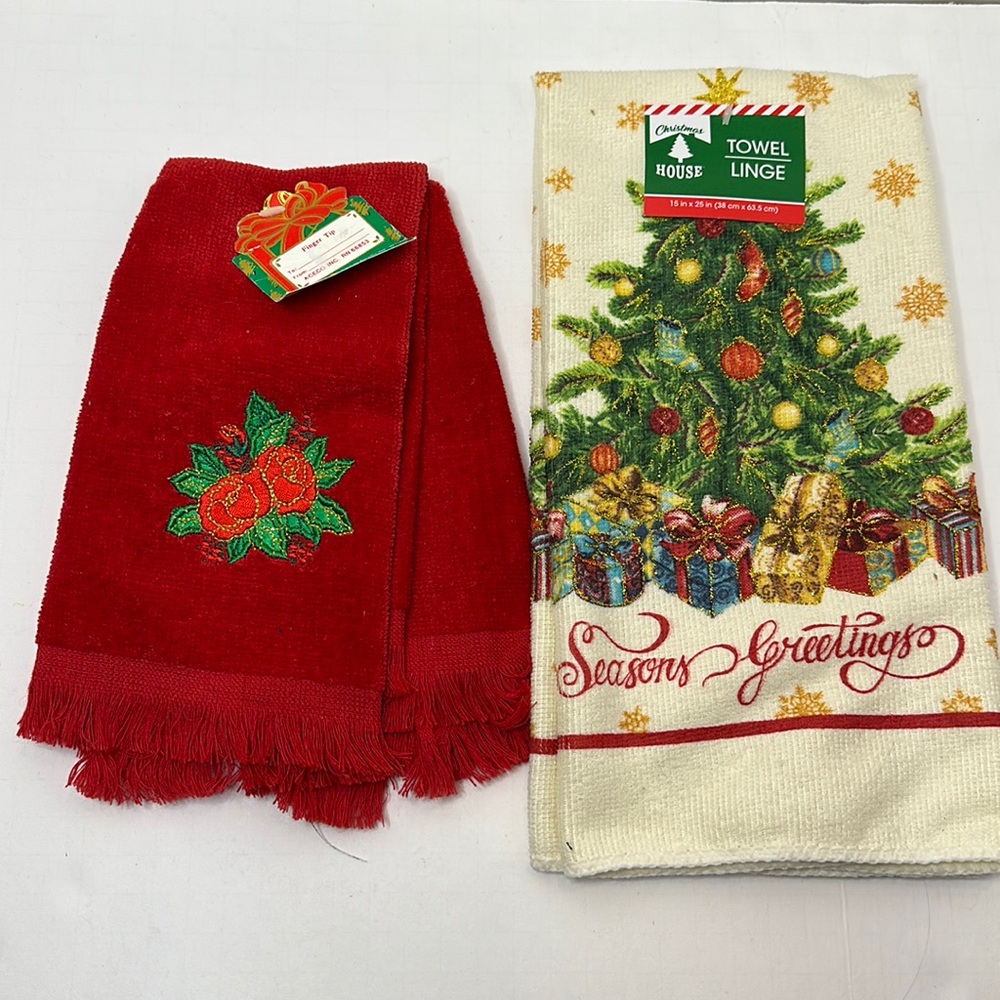 Set of Vintage Christmas Holiday Towels NWT